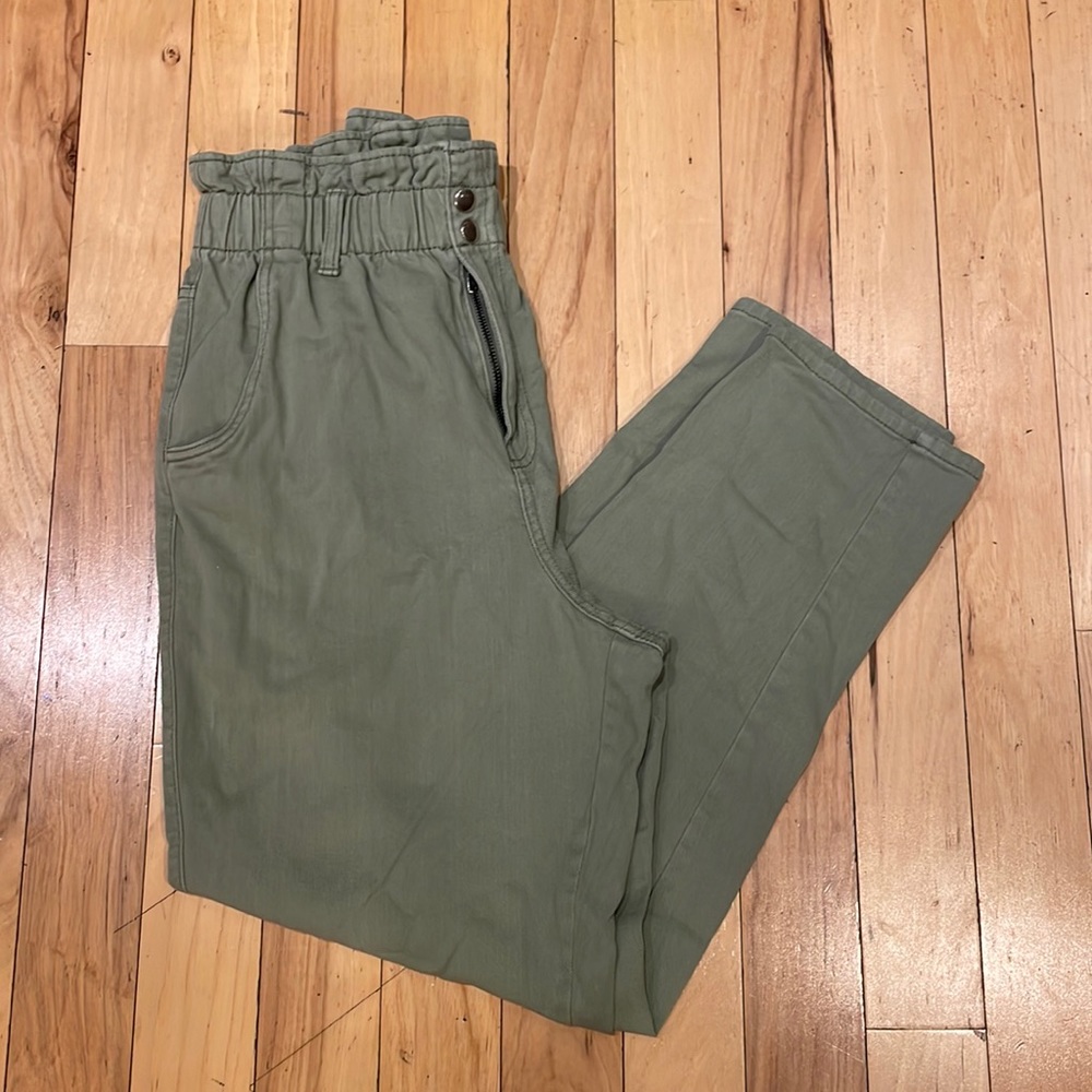 H&M High-Waisted Jeans